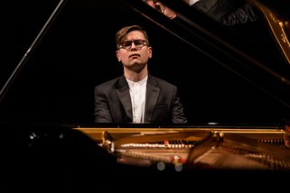 Víkingur Ólafsson © Sebastian Madej/Deutsche Klassik