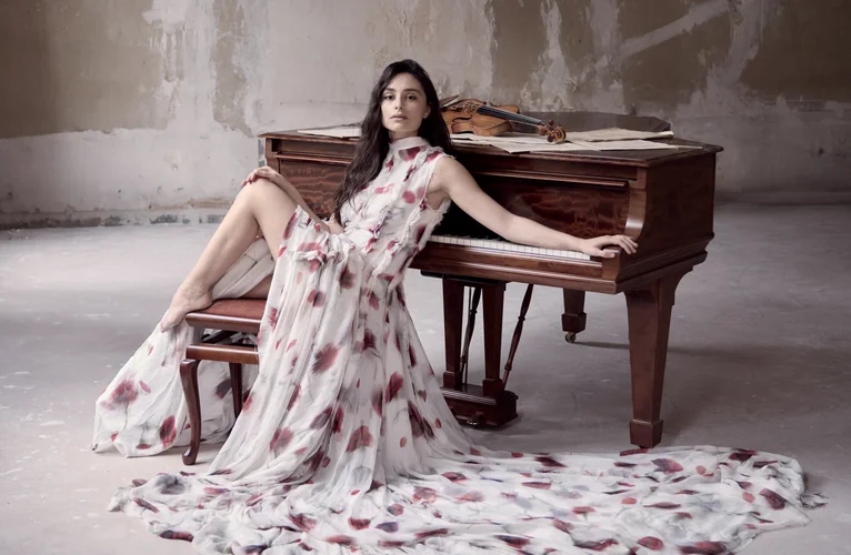 Esther Abrami: Amour