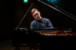 Víkingur Ólafsson © Sebastian Madej/Deutsche Klassik