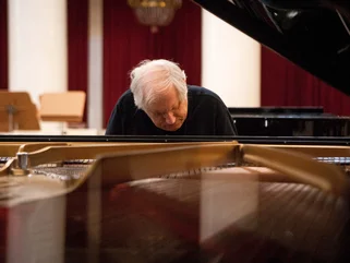 Grigory Sokolov_c_Mary Slepkova_DG_4x3.png